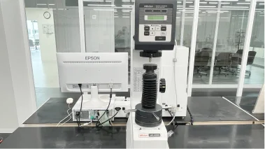 ロックウェル硬度計