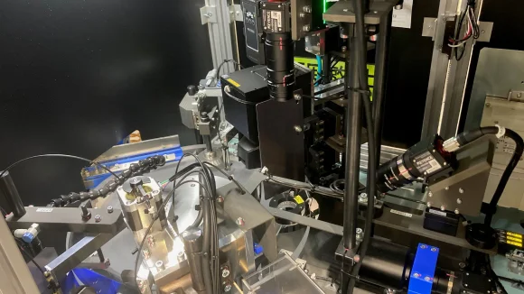 画像検査機 稼働中の様子