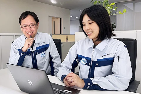 海外への販売業務中の様子